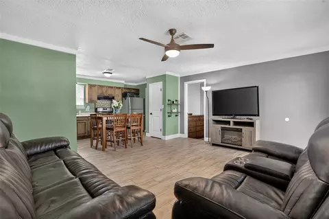 Living - Undisclosed, Moore, OK 73160 photo 1 of 2