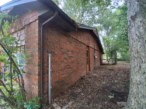 Exterior - 1409 E Nancy St, Ada, OK 74820 photo 3 of 5