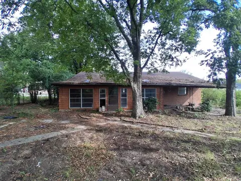 Exterior - 1409 E Nancy St, Ada, OK 74820 photo 2 of 5