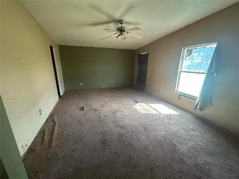 Living - 202 S Cedar Ave, Erick, OK 73645 photo 5 of 6