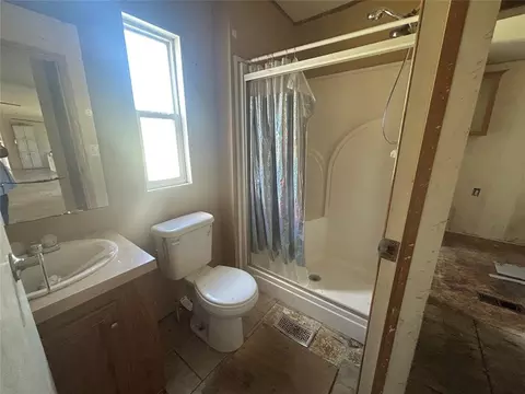 Bath - 202 S Cedar Ave, Erick, OK 73645 photo 2 of 3