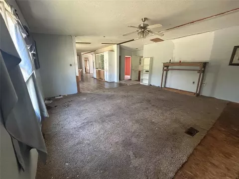 Living - 202 S Cedar Ave, Erick, OK 73645 photo 4 of 6