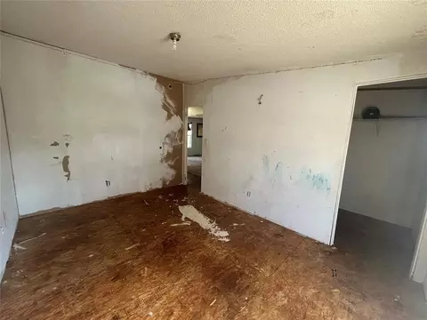 Living - 202 S Cedar Ave, Erick, OK 73645 photo 6 of 6