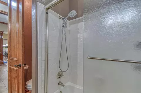 Bath - 4412 Brookfield Dr, Norman, OK 73072 photo 2 of 8