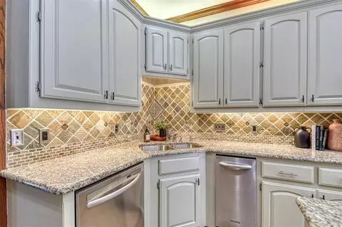 Kitchen - 4412 Brookfield Dr, Norman, OK 73072 photo 2 of 3
