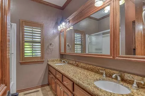 Bath - 4412 Brookfield Dr, Norman, OK 73072 photo 1 of 8