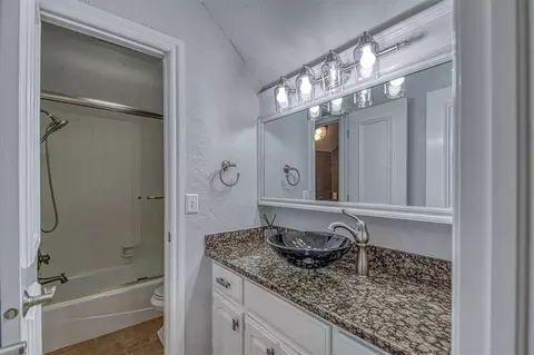 Bath - 4412 Brookfield Dr, Norman, OK 73072 photo 7 of 8