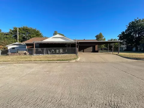 701 Moraine Ave, Midwest City, OK 73130