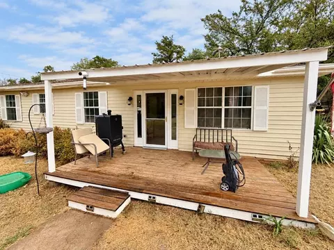 Exterior - 21605 Eighth St, Hinton, OK 73047 photo 3 of 10