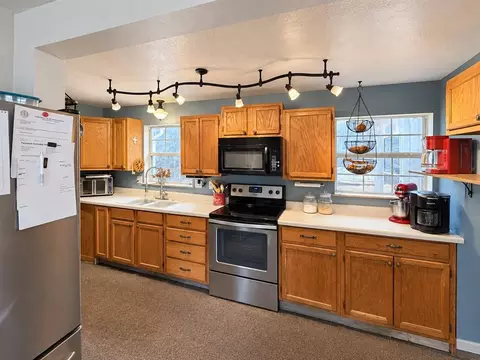 Kitchen - 21605 Eighth St, Hinton, OK 73047 photo 2 of 3