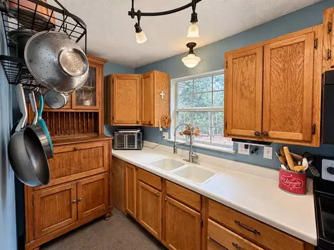Kitchen - 21605 Eighth St, Hinton, OK 73047 photo 3 of 3