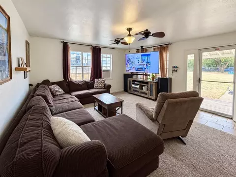 Living - 21605 Eighth St, Hinton, OK 73047 photo 1 of 2