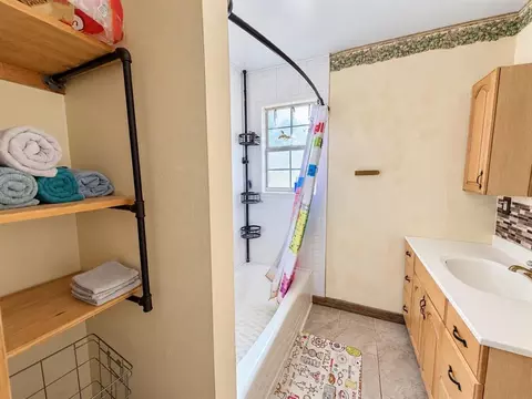 Bath - 21605 Eighth St, Hinton, OK 73047 photo 2 of 2