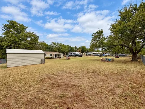 Exterior - 21605 Eighth St, Hinton, OK 73047 photo 9 of 10