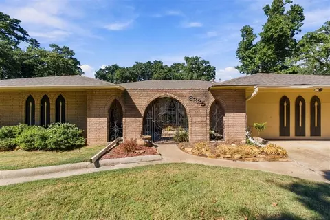 8225 Golden Oaks Rd, Oklahoma City, OK 73127