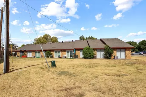 Exterior - 404 S 23rd St, Clinton, OK 73601 photo 6 of 6