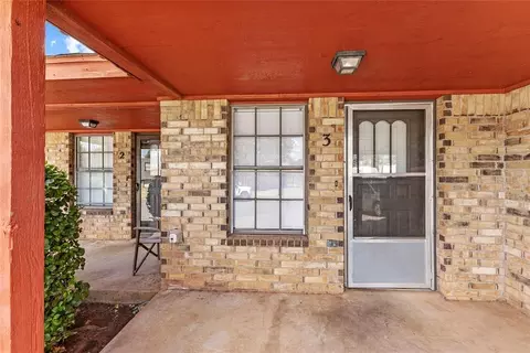 Exterior - 404 S 23rd St, Clinton, OK 73601 photo 4 of 6