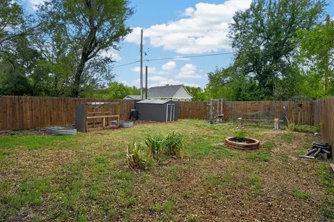 Exterior - 609 E Grant Ave, Guthrie, OK 73044 photo 4 of 4