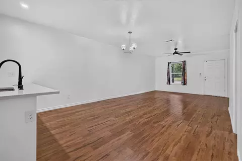 Living - 609 E Grant Ave, Guthrie, OK 73044 photo 3 of 3