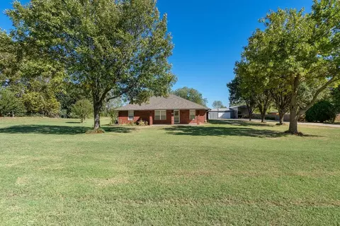 11 Cardinal Ln, Shawnee, OK 74804