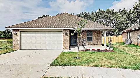 123 Saint Charles Way, Midwest City, OK 73130