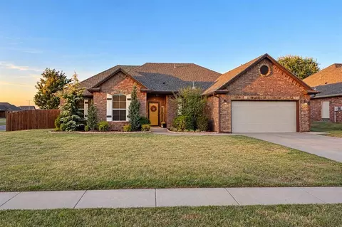 371 Bailey St, Blanchard, OK 73010