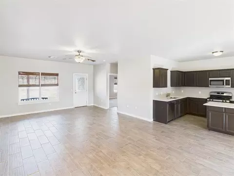 Living - 11601 Split Oak Cir, Guthrie, OK 73044 photo 2 of 3