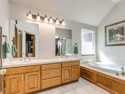 Bath - 9950 E Boyd St, Norman, OK 73026 photo 1 of 3
