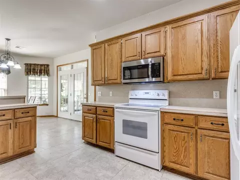 Kitchen - 9950 E Boyd St, Norman, OK 73026 photo 4 of 4