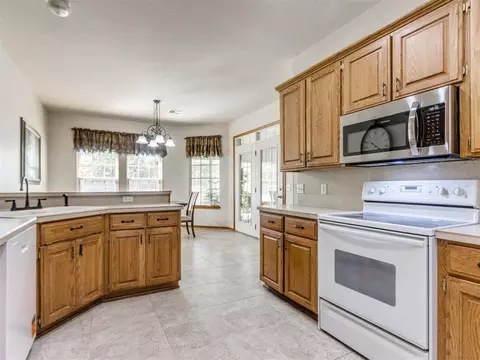 Kitchen - 9950 E Boyd St, Norman, OK 73026 photo 3 of 4