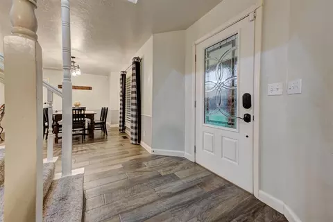 Entry Way - 319 E Cedar Dr, Tuttle, OK 73089 photo 1 of 8