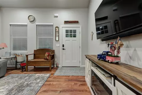 Entry Way - 319 E Cedar Dr, Tuttle, OK 73089 photo 5 of 8