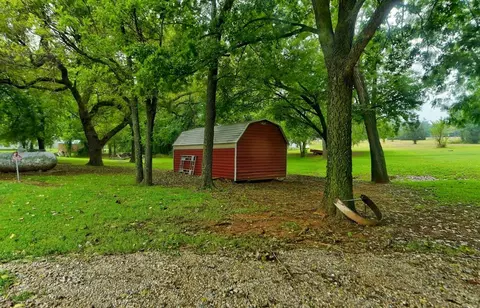 Exterior - 319 E Cedar Dr, Tuttle, OK 73089 photo 7 of 8
