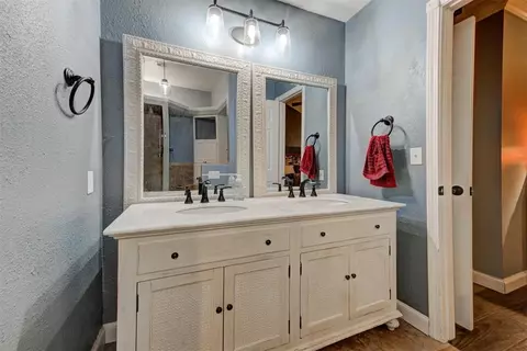 Bath - 319 E Cedar Dr, Tuttle, OK 73089 photo 3 of 7