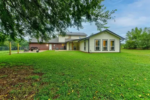 Exterior - 319 E Cedar Dr, Tuttle, OK 73089 photo 6 of 8
