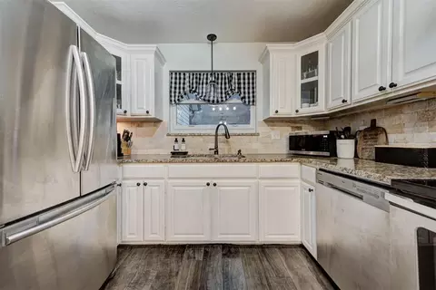 Kitchen - 319 E Cedar Dr, Tuttle, OK 73089 photo 3 of 7