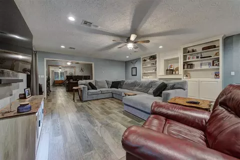 Living - 319 E Cedar Dr, Tuttle, OK 73089 photo 3 of 3