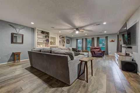 Living - 319 E Cedar Dr, Tuttle, OK 73089 photo 2 of 3