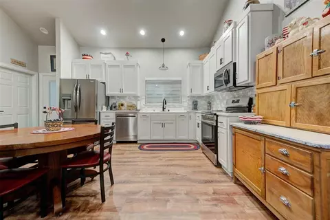 Kitchen - 319 E Cedar Dr, Tuttle, OK 73089 photo 5 of 7