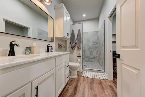 Bath - 319 E Cedar Dr, Tuttle, OK 73089 photo 6 of 7