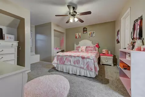 Bedroom - 319 E Cedar Dr, Tuttle, OK 73089 photo 3 of 7