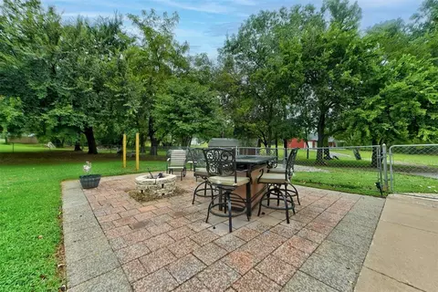 Exterior - 319 E Cedar Dr, Tuttle, OK 73089 photo 5 of 8