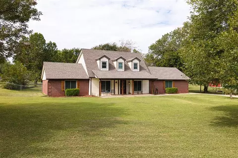 Exterior - 319 E Cedar Dr, Tuttle, OK 73089 photo 2 of 8