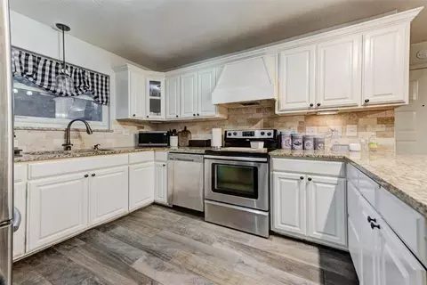 Kitchen - 319 E Cedar Dr, Tuttle, OK 73089 photo 2 of 7