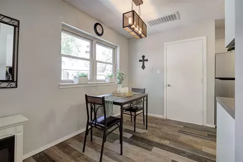 Dining - 3419 E Noble Dr, Edmond, OK 73034 photo 1 of 2