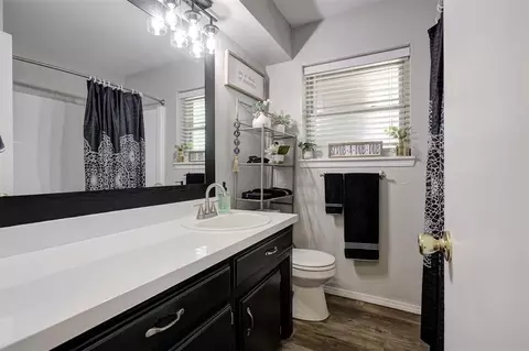 Bath - 3419 E Noble Dr, Edmond, OK 73034 photo 1 of 4
