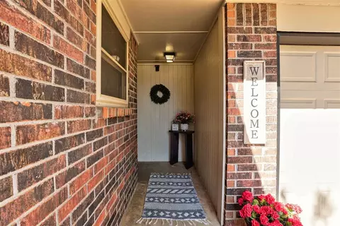 Entry Way - 3419 E Noble Dr, Edmond, OK 73034 photo 1 of 2