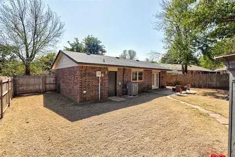 Exterior - 3419 E Noble Dr, Edmond, OK 73034 photo 7 of 7