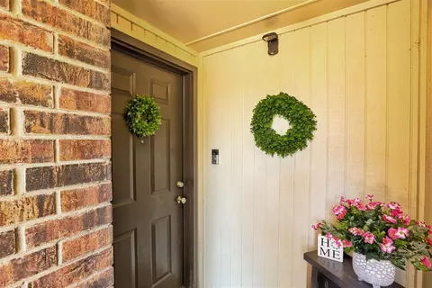 Entry Way - 3419 E Noble Dr, Edmond, OK 73034 photo 2 of 2