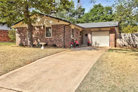 Exterior - 3419 E Noble Dr, Edmond, OK 73034 photo 2 of 7